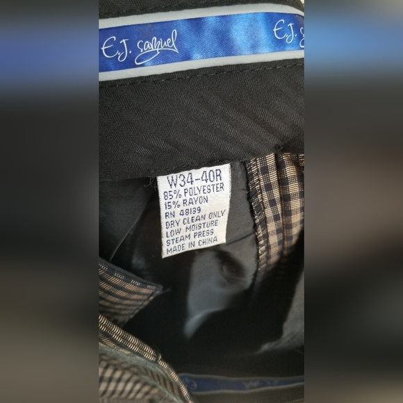 [E. J. SAMUEL] Fancy 3-Piece Check Suit with Silk Handkerchief in Pocket - Picture 11 of 12